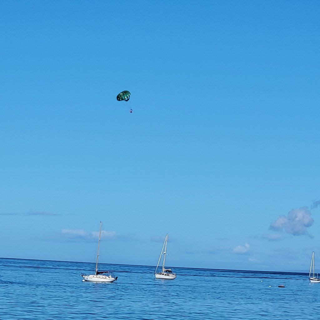 parasailing maui hawaii